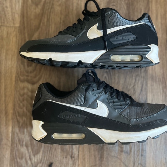 Nike Men's Black Air Max Shoes - Picture 4 of 5